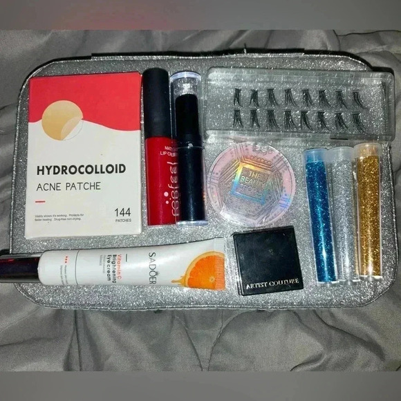 Glam makeup set 🤍😩 - Picture 1 of 6